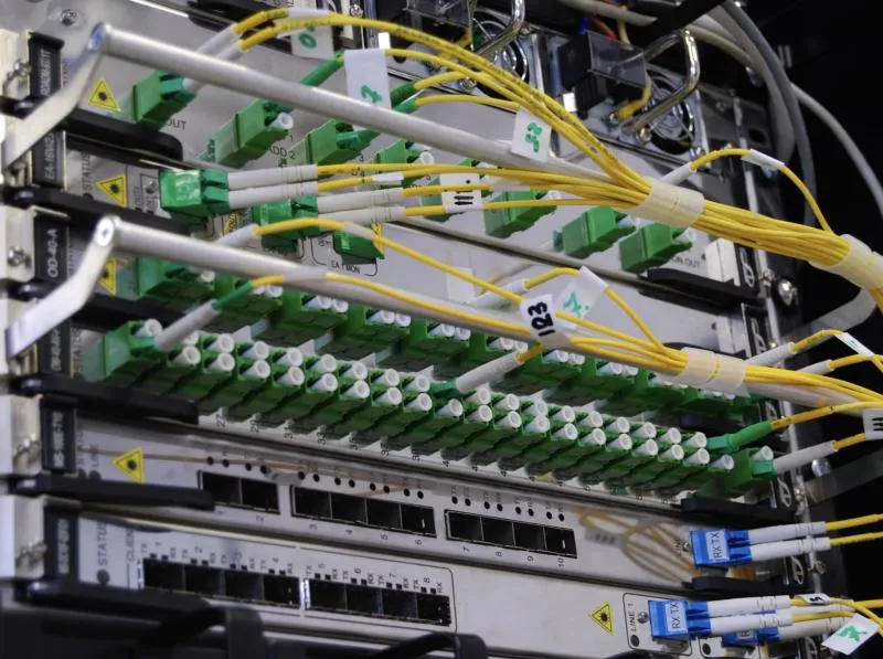 Apparati di rete con cavi in fibra