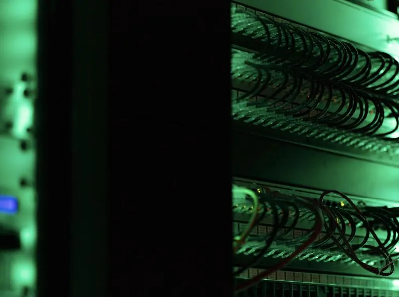 Armadio rack con apparati di rete