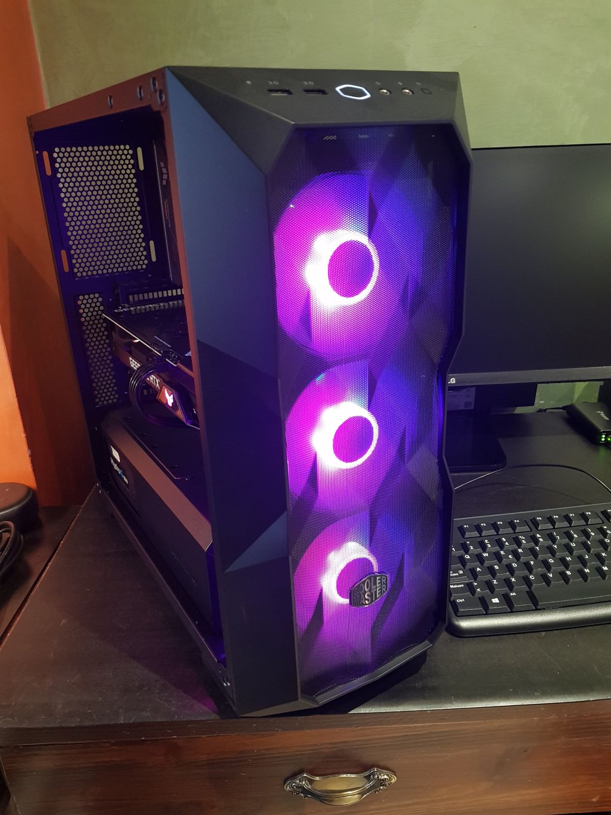 Case Cooler Master con tre ventole RGB frontali
