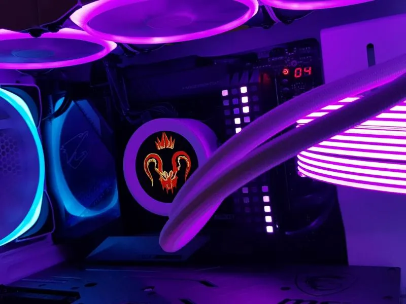 Raffreddamento a liquido con luce viola