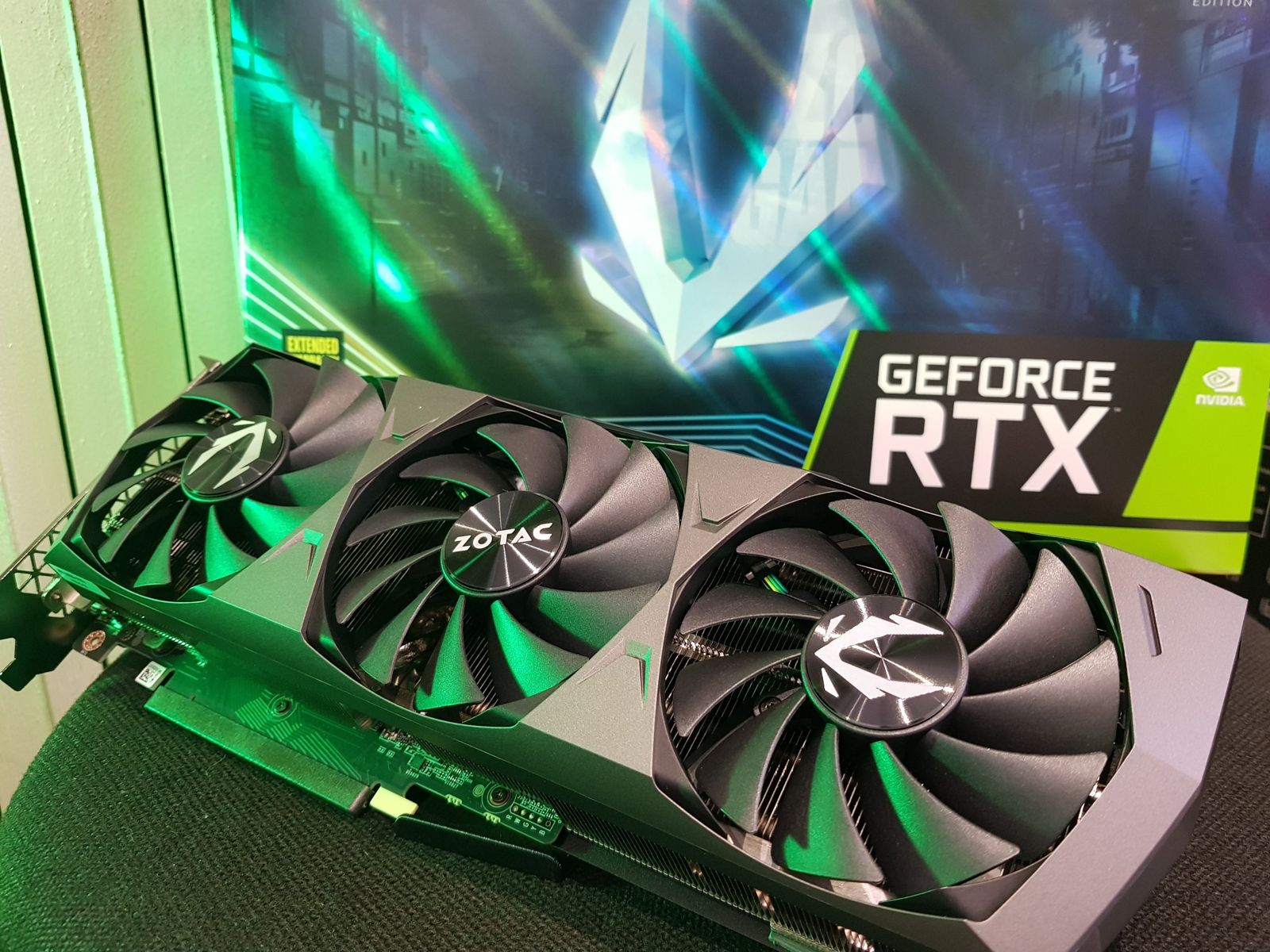 Scheda video Zotac GeForce RTX con tre ventole